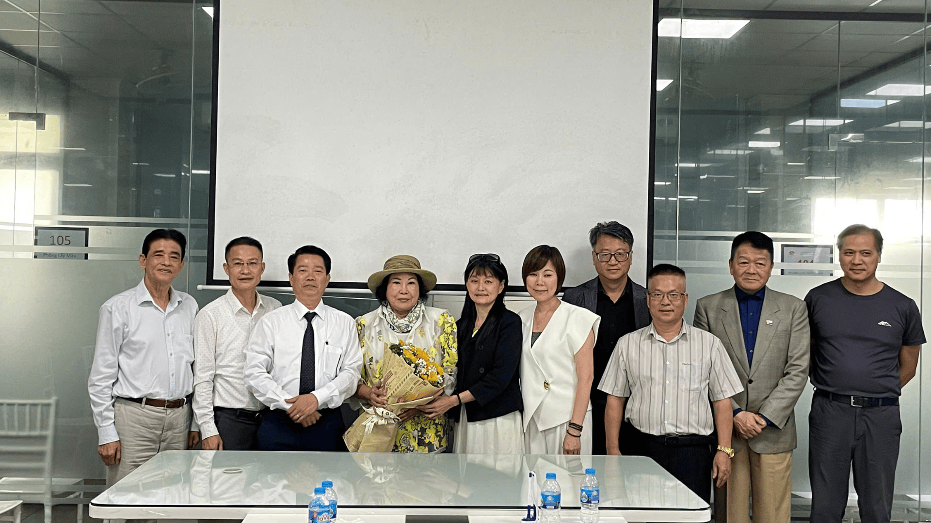 Thương Mại Điện Tử Xuyên Biên Giới: "Sân Chơi" Mới Cho Hàng Việt